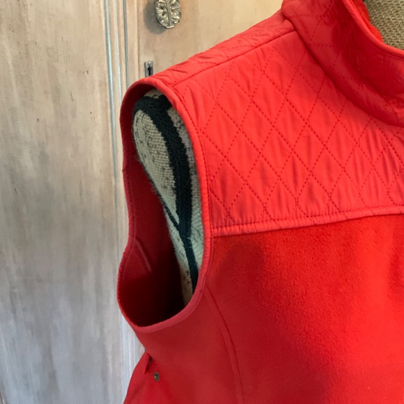 Talbots quilted red fleece jacket vest full zip athletic travel Holiday warm M - Picture 14 of 15